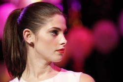 90c9d2158322014 Ashley Greene   Twilight Saga Concert Tour in Chicago (Nov. 8)   19 HQ high resolution candids