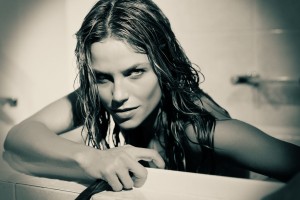 Elenco de Spartacus se desnuda en la Bañera Elenco de Spartacus se desnuda en la Bañera